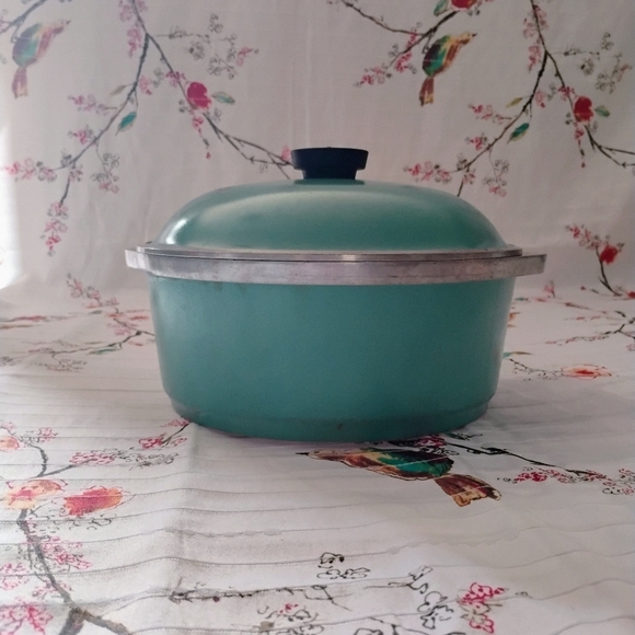 Vintage Turquoise Club Dutch Oven 4 Quart Pot